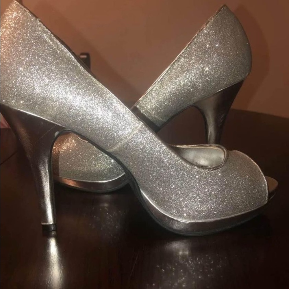 Sparkly silver rampage heels/pumps